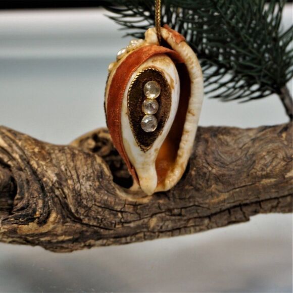 Vintage Christmas Ornament Seashell Beaded Seahorse Mica Ribbon Handmade - Picture 2 of 10